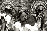 Domingo 17 de marzo del 2019. Tuxtla Gutiérrez. Los danzantes tradicionales Zoques durante la procesión de las Vírgenes que venera esta comunidad hacia el ejido de Copoya donde iniciaran festejos de la virgen de Candelaria.