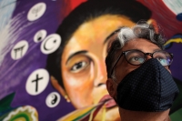 Lunes 6 de abril del 2020. Tuxtla Gutiérrez. DE varios colores, los cubre-boca se van volviendo parte cotidiana dentro de la vestimenta de los tuxtlecos, quienes con creatividad intentan sobre llevar la Fase dos de Propagación del Coronavirus en Chiapas