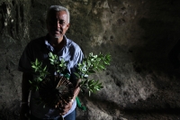 Domingo 30 de abril del 2017. Tuxtla Gutiérrez. La visita a la  Cueva de los Ramilletes se realiza en la víspera de día de la Santa Cruz en donde la comunidad  Zoque realiza la ofrenda  dentro de los ritos propiciatorios de esta comunidad de la depresión 