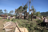 Jueves 7 de agosto del 2014. San Cristóbal de las Casas. El tornado F-0 (cero) del día de ayer presentó ráfagas de viento con más de 70 kilómetros por hora según autoridades de CONAGUA y se han contabilizado más de 400 viviendas afectadas, 40 árboles derr