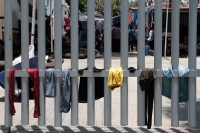Miércoles 19 de junio del 2019. Tuxtla Gutiérrez Migrantes Hindúes, caribeños y centroamericanos esperan definir su estatus migratorio en la estación del INM El Cupape bajo el calor del centro de Chiapas.