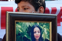 Viernes 7 de junio del 2019. Tuxtla Gutiérrez. Los familiares de la joven muerta en las cercanías de la base militar de Chicoasén se manifiestan esta mañana en las instalaciones de los tribunales federales