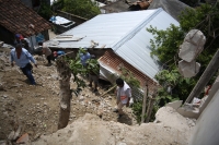 20210702. San Fernando. Familias afectadas por el derrumbe durante las lluvias de las �ltimas horas