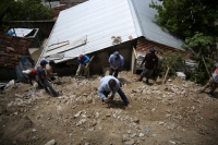 20210702. San Fernando. Familias afectadas por el derrumbe durante las lluvias de las últimas horas