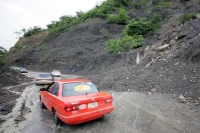Domingo 17 de julio. Los constantes derrumbes en la carretera entre Chicoasen y Copainala ocasionan que el tráfico vehicular se vuelva peligroso y ponga en riesgo las comunicaciones en la zona de los Mezcalapas.