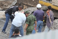 Lunes 13 de Junio del 2011 Cuatro obreros fallecen sepultados  en la construcción en los muros de contención del rió sabinal que su ubica en la 4 norte esquina con 10 oriente.