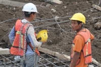 Lunes 13 de Junio del 2011 Cuatro obreros fallecen sepultados  en la construcción en los muros de contención del rió sabinal que su ubica en la 4 norte esquina con 10 oriente.