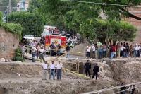 Lunes 13 de Junio del 2011 Cuatro obreros fallecen sepultados  en la construcción en los muros de contención del rió sabinal que su ubica en la 4 norte esquina con 10 oriente.