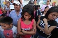 Tuxtla Gutiérrez, Chiapas. Familias desalojadas este fin de semana de la colonia 3 de Mayo realizan un plantón en la entrada del edificio de la administración estatal.