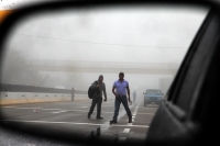 Domingo 18 de octubre del 2015. Tuxtla Gutiérrez. Miembros de la CNTE se enfrentan esta mañana a elementos de la Policía Federal que resguardan las instalaciones de la Escuela Nacional de Protección Civil donde se aplica la Segunda Evaluación del Diagnost