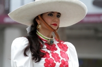 Martes 20 de noviembre del 2018. Tuxtla Gutiérrez. Los jóvenes y adultos mayores participan esta mañana en las actividades del desfile conmemorativo de la Revolución Mexicana, esta mañana en la Avenida Central de la capital del estado de Chiapas