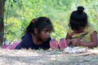 Viernes 24 de mayo del 2019. Chiapa de Corzo. Los niños desplazados del Ejido Puebla de Chenalho descansan este medio día al cumplirse un año más de los hechos violentos que les obligaron a salir de esta comunidad de Chiapas.