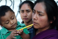 Viernes 18 de enero del 2019. Tuxtla Gutiérrez. Los desplazados indígenas esperan afuera del edificio de la administración chiapaneca