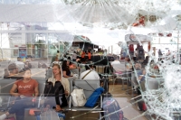 Viernes 15 de marzo del 2019. Tuxtla Gutiérrez. Negocios con destrozos y autos vandalizados después del operativo de desalojo del predio invadido en el libramiento norte