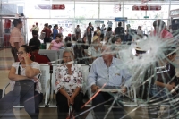 Viernes 15 de marzo del 2019. Tuxtla Gutiérrez. Negocios con destrozos y autos vandalizados después del operativo de desalojo del predio invadido en el libramiento norte