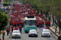 Viernes 1 de mayo del 2015. Tuxtla Gutiérrez. Los movimientos sindicalistas de Chiapas marchan esta mañana conmemorando el día del trabajo y suman las demandas de los diferentes gremios participantes.