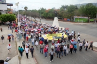 Viernes 1 de mayo del 2015. Tuxtla Gutiérrez. Los movimientos sindicalistas de Chiapas marchan esta mañana conmemorando el día del trabajo y suman las demandas de los diferentes gremios participantes.