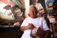 Lunes 16 de enero del 2012. Las mascaras de don Antonio.
