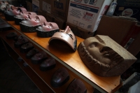 Lunes 16 de enero del 2012. Las mascaras de don Antonio.