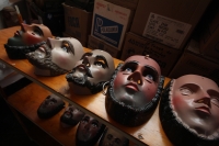 Lunes 16 de enero del 2012. Las mascaras de don Antonio.