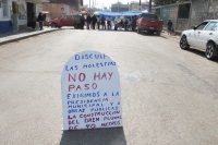 Viernes 27 de abril del 2012. Habitantes de la ciudad de San Cristóbal de las Casas protestan cerrando algunas calles ya venidas para exigir la construcción del dren pluvial