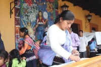 Domingo 1 de julio del 2012. San Cristóbal de las Casas, Chiapas. La afluencia de mujeres en las votaciones de este domingo se caracterizo por la presencia de las mujeres indígenas en la zona altos, mientras que en las principales ciudades, muchas persona