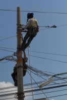 Jueves 22 de julio del 2020. Tuxtla Gutiérrez. Después de la lluvia del día miércoles, los técnicos de CFE continúan trabajando para lograr recuperar el servicio eléctrico en el norte oriente de la ciudad