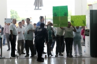 Jueves 11 de mayo del 2017. Tuxtla Gutiérrez. Las protestas del movimiento del sector salud y de las enfermeras en huelga de hambre en las entradas del edificio de la administración municipal donde se realizaría el evento de reconocimiento de José Ramón N