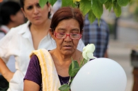 Martes 9 de mayo del 2017. Tuxtla Gutiérrez. Una niña juega en la barda de la entrada al atrio de la Catedral de San Marcos.