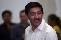 Martes 24 de Enero del 2012. Enoc Hernández insiste con el tema de las Encuestas de la izquierda.