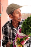 Jueves 2 de marzo del 2020. Enrama.  Durante la elaboración de la ofrenda de flores para el Santísimo en la comunidad de Suchiapa