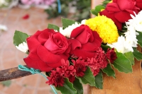 Jueves 2 de marzo del 2020. Enrama.  Durante la elaboración de la ofrenda de flores para el Santísimo en la comunidad de Suchiapa