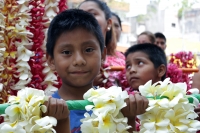 Jueves 25 de abril del 2019. Tuxtla Gutiérrez. Las ofrendas de Flor de Mayo son elaboradas por las hábiles manos de la comunidad tuxtleca durante las fiestas patronales de San Marcos.