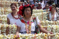 Jueves 25 de abril del 2019. Tuxtla Gutiérrez. Las ofrendas de Flor de Mayo son elaboradas por las hábiles manos de la comunidad tuxtleca durante las fiestas patronales de San Marcos.