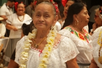 Jueves 25 de abril del 2019. Tuxtla Gutiérrez. Las ofrendas de Flor de Mayo son elaboradas por las hábiles manos de la comunidad tuxtleca durante las fiestas patronales de San Marcos.