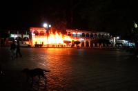 Lunes 7 de agosto del 2017. Chiapa de Corzo. Un autobús y un vehículo particular son incendiados al término de la jornada de violencia donde se enfrentaran manifestantes y las corporaciones policiacas durante la visita de EPN.