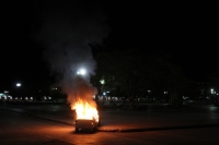 Lunes 7 de agosto del 2017. Chiapa de Corzo. Un autobús y un vehículo particular son incendiados al término de la jornada de violencia donde se enfrentaran manifestantes y las corporaciones policiacas durante la visita de EPN.