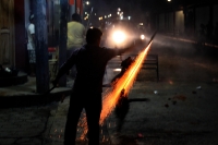 Lunes 7 de agosto del 2017. Chiapa de Corzo. Un autobús y un vehículo particular son incendiados al término de la jornada de violencia donde se enfrentaran manifestantes y las corporaciones policiacas durante la visita de EPN.