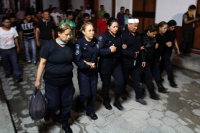 Martes 8 de agosto del 2017. Chiapa de Corzo. Los siete policías retenidos durante los enfrentamientos entre manifestantes y las corporaciones policiacas durante la llegada de EPN son liberados durante las primeros minutos de esta madrugada.