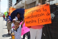 Martes 4 de septiembre del 2018. Tuxtla Gutiérrez. Familias de alumnos del CAM 34 de Chiapa de Corzo protestan en las afueras del Congreso de Chiapas