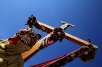 Lunes 26 de diciembre del 2016. Suchiapa. Las procesiones de San Esteban son acompañadas rezos y de representaciones de las danzas del Danza del Calalá en honor al primer mártir cristiano y patrono de esta comunidad.