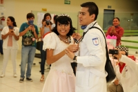 Domingo 7 de octubre del 2018. Tuxtla Gutiérrez. Estefanie, joven con leucemia celebra sus XV años con su familia, niños internos y doctores en el Hospital de Especialidades Pediátricas de Chiapas