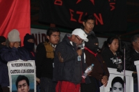 1 de enero del 2015. San Andrés Larrainzar. La delegación de padres de familia y compañeros de los normalistas de Ayotzinapa durante las celebraciones del aniversario zapatista en el Caracol II de Oventik