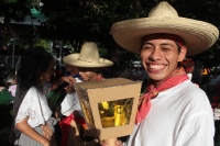 Sábado 10 de agosto del 2019. Tuxtla Gutiérrez. Durante las conmemoraciones del cambio de poderes donde Tuxtla fue nombrado capital de Chiapas, danzantes folclóricos realizan el paseo de las farolas en el lado poniente de la ciudad.