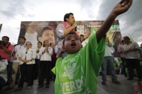 Jueves 21 de junio del 2018. Tuxtla Gutiérrez. Aspecto durante el evento de la campaña electoral par gobernador de Fernando Castellanos en la Colonia 6 de Junio y en la Colonia Democrática de la ciudad.