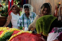 Lunes 14 de mayo del 2018. Tuxtla Gutiérrez. El culto a la muerte se realiza con fervor religioso durante las festividades de San Pascualito el cual es celebrado durante esta semana en la ermita de este Santo Patrón de la comunidad Zoque en la capital d
