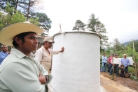 Jueves 22 de septiembre. Fabrican captadores de agua en comunidad tsotsil.