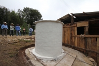 Jueves 22 de septiembre. Fabrican captadores de agua en comunidad tsotsil.