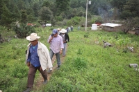 Jueves 22 de septiembre. Fabrican captadores de agua en comunidad tsotsil.