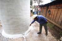 Jueves 22 de septiembre. Fabrican captadores de agua en comunidad tsotsil.